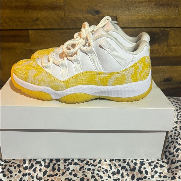 Jordan 11 Retro Low - White and Yellow - Picture 4 of 5